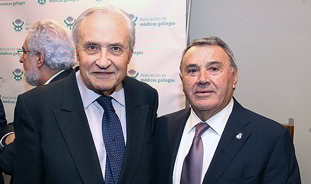 Feijóo: "El médico gallego es una autoridad que suscita admiración"