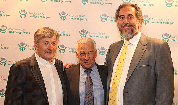 Feijóo: "El médico gallego es una autoridad que suscita admiración"