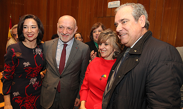 Illa asume la cartera de Sanidad con el reto de "escuchar y resolver"