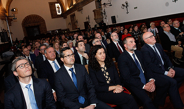 "La sanidad gallega es pionera y un modelo a seguir"