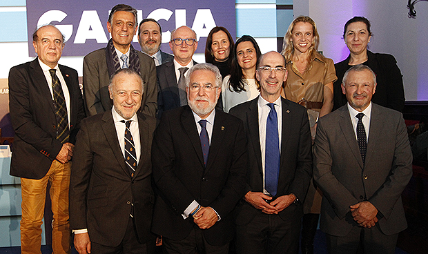 "La sanidad gallega es pionera y un modelo a seguir"