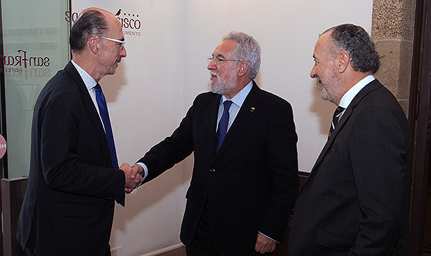 "Estos premios reconocen la excelencia asistencial de la sanidad gallega"
