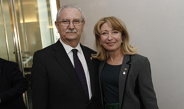 "Gran parte del éxito de nuestra sanidad se debe al trabajo de sus médicos"