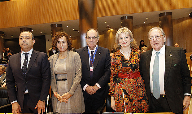 "Gran parte del éxito de nuestra sanidad se debe al trabajo de sus médicos"