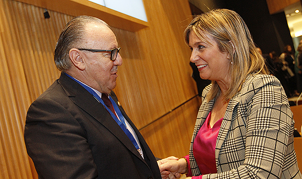 "Gran parte del éxito de nuestra sanidad se debe al trabajo de sus médicos"