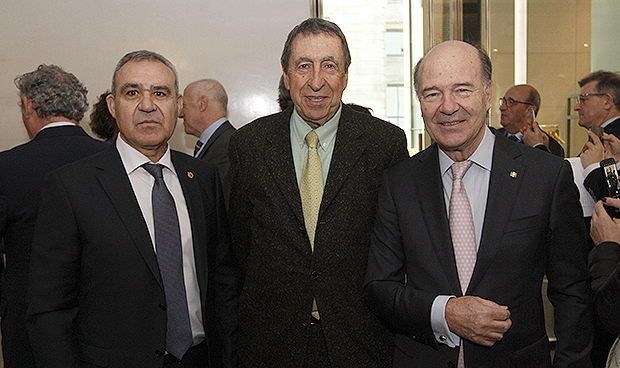 "Gran parte del éxito de nuestra sanidad se debe al trabajo de sus médicos"