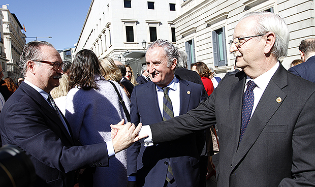 "Gran parte del éxito de nuestra sanidad se debe al trabajo de sus médicos"