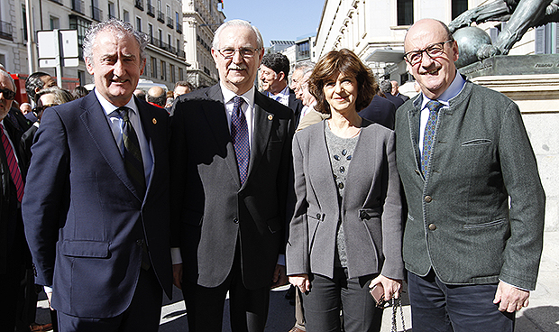 "Gran parte del éxito de nuestra sanidad se debe al trabajo de sus médicos"