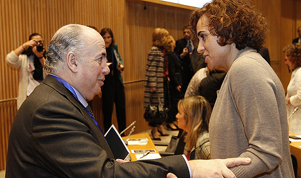 "Gran parte del éxito de nuestra sanidad se debe al trabajo de sus médicos"