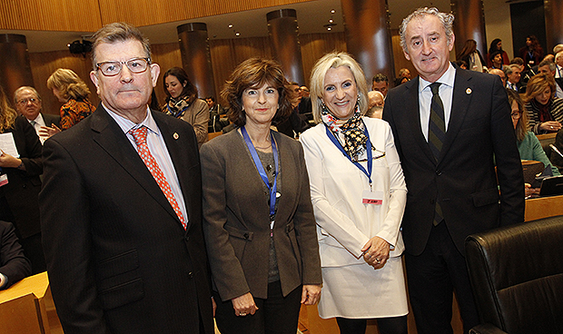 "Gran parte del éxito de nuestra sanidad se debe al trabajo de sus médicos"