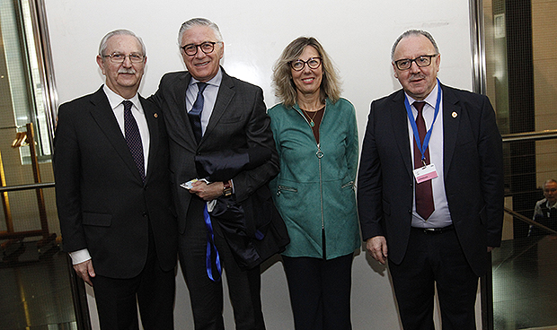 "Gran parte del éxito de nuestra sanidad se debe al trabajo de sus médicos"