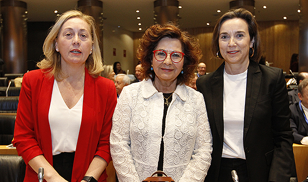 "Gran parte del éxito de nuestra sanidad se debe al trabajo de sus médicos"