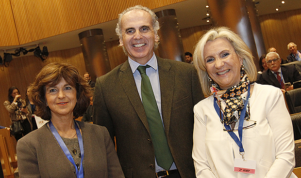 "Gran parte del éxito de nuestra sanidad se debe al trabajo de sus médicos"