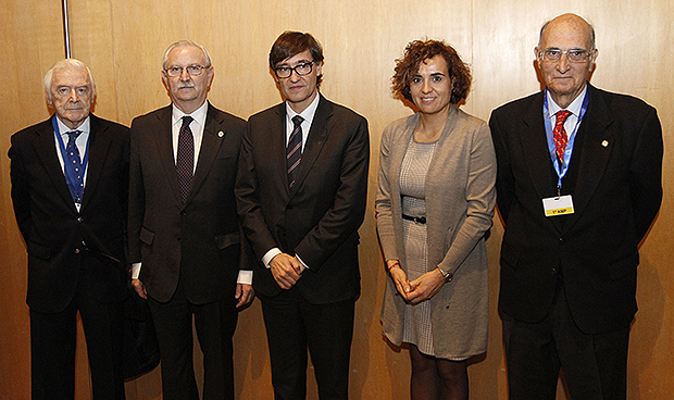 "Gran parte del éxito de nuestra sanidad se debe al trabajo de sus médicos"