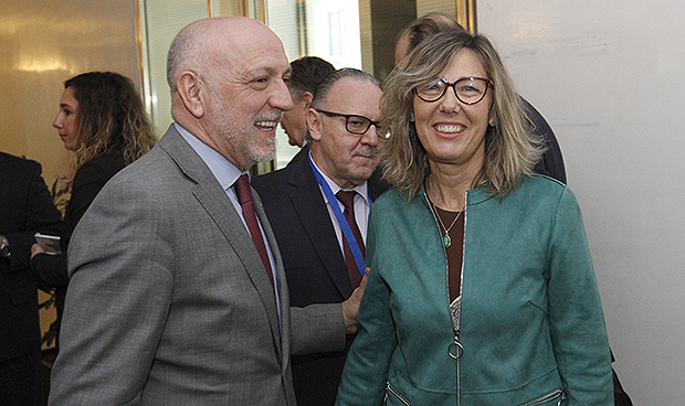 "Gran parte del éxito de nuestra sanidad se debe al trabajo de sus médicos"