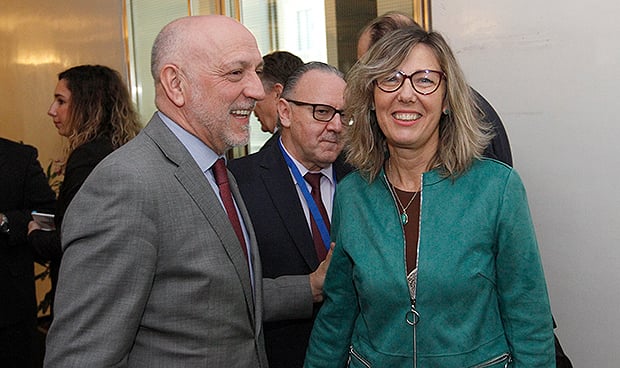 "Gran parte del éxito de nuestra sanidad se debe al trabajo de sus médicos"