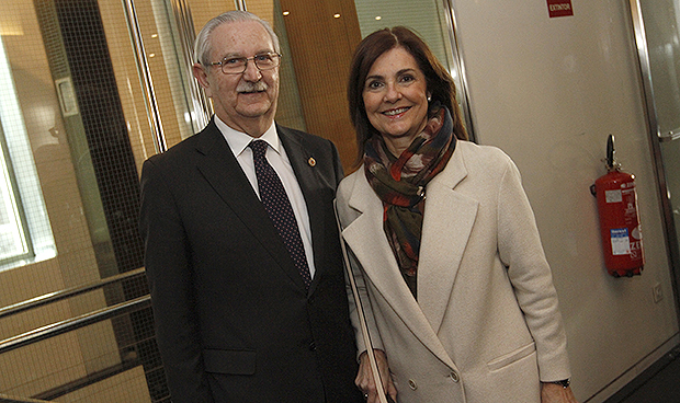 "Gran parte del éxito de nuestra sanidad se debe al trabajo de sus médicos"