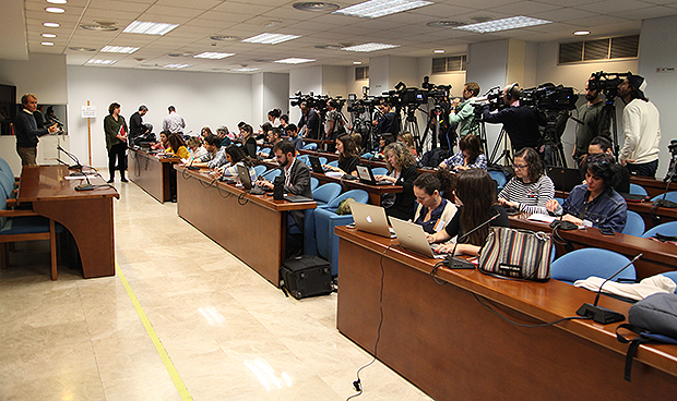 España solo valora el riesgo alto de coronavirus "en zonas muy concretas"