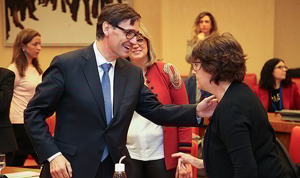 llla debuta en Comisión con anuncio de más plazas MIR y subida de sueldos