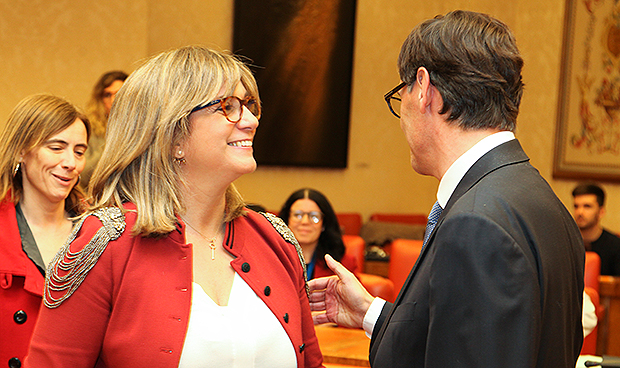 llla debuta en Comisión con anuncio de más plazas MIR y subida de sueldos