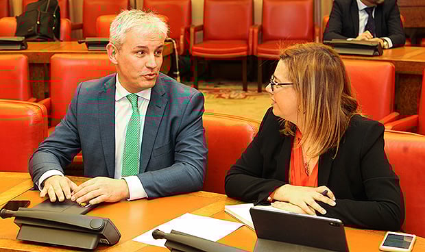 llla debuta en Comisión con anuncio de más plazas MIR y subida de sueldos