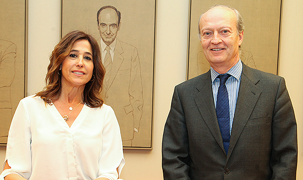 llla debuta en Comisión con anuncio de más plazas MIR y subida de sueldos