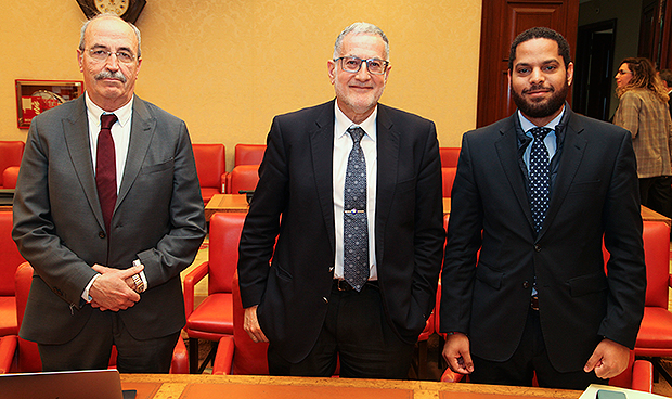 llla debuta en Comisión con anuncio de más plazas MIR y subida de sueldos