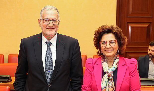 llla debuta en Comisión con anuncio de más plazas MIR y subida de sueldos