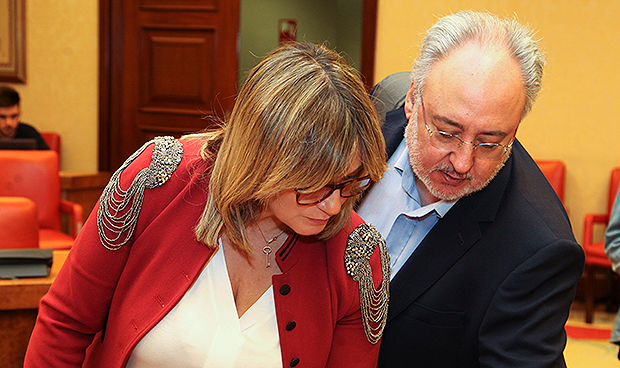 llla debuta en Comisión con anuncio de más plazas MIR y subida de sueldos