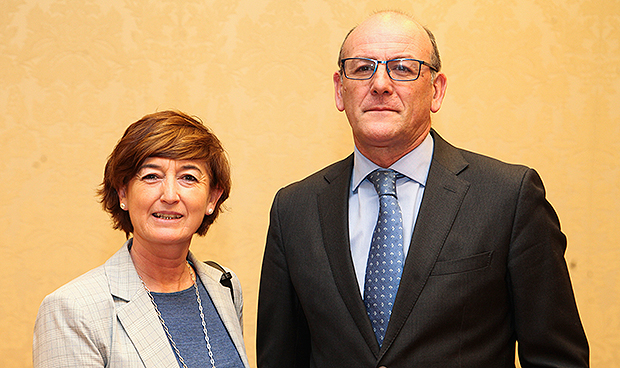 llla debuta en Comisión con anuncio de más plazas MIR y subida de sueldos