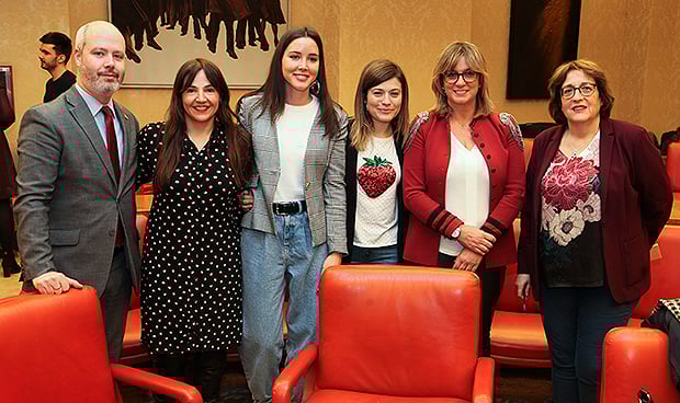 llla debuta en Comisión con anuncio de más plazas MIR y subida de sueldos