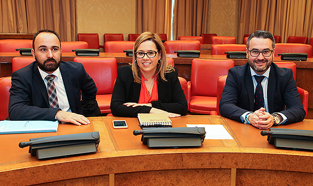 llla debuta en Comisión con anuncio de más plazas MIR y subida de sueldos