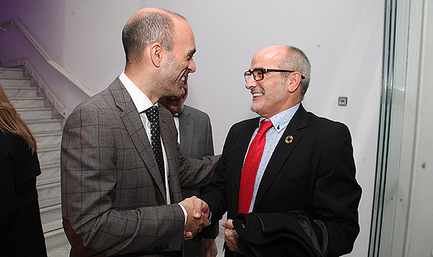 Pastor: la sanidad "tiene igualdad legal, pero le falta la igualdad real"