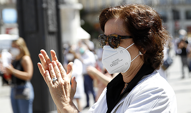 Los médicos se concentran por el Covid-19: "Exigimos respeto y dignidad"