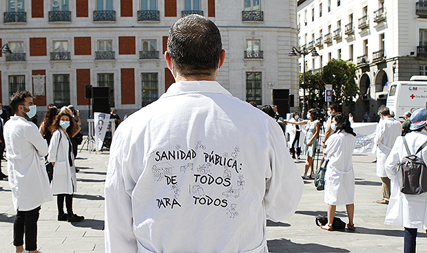 Los médicos se concentran por el Covid-19: "Exigimos respeto y dignidad"