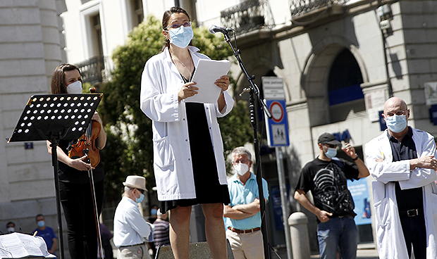 Los médicos se concentran por el Covid-19: "Exigimos respeto y dignidad"