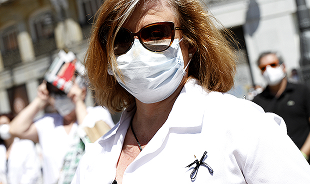 Los médicos se concentran por el Covid-19: "Exigimos respeto y dignidad"