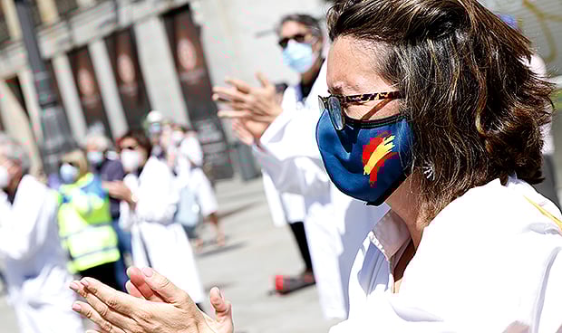 Los médicos se concentran por el Covid-19: "Exigimos respeto y dignidad"