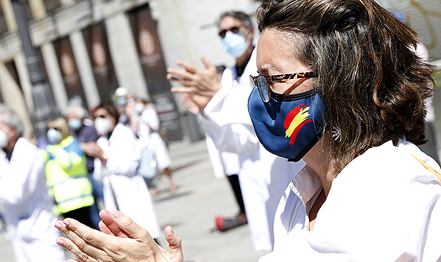 Los médicos se concentran por el Covid-19: "Exigimos respeto y dignidad"