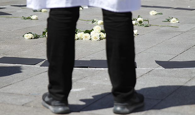 Los médicos se concentran por el Covid-19: "Exigimos respeto y dignidad"