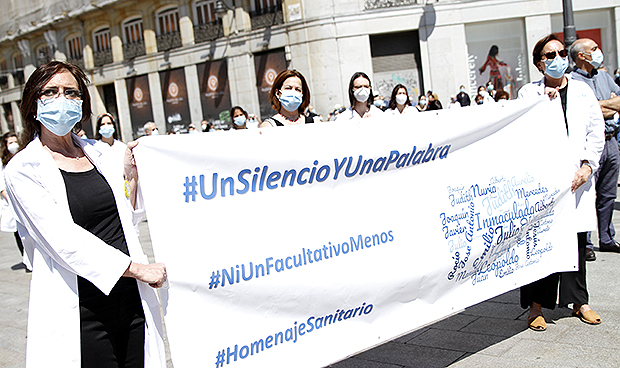 Los médicos se concentran por el Covid-19: "Exigimos respeto y dignidad"