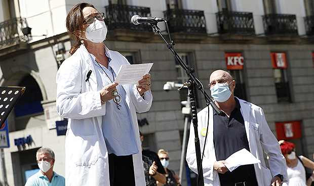 Los médicos se concentran por el Covid-19: "Exigimos respeto y dignidad"