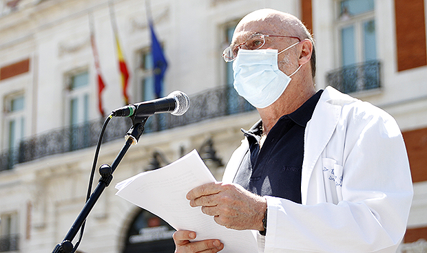 Los médicos se concentran por el Covid-19: "Exigimos respeto y dignidad"