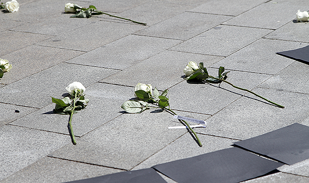 Los médicos se concentran por el Covid-19: "Exigimos respeto y dignidad"