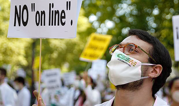 Los médicos claman contra la elección MIR online "impuesta y unilateral"