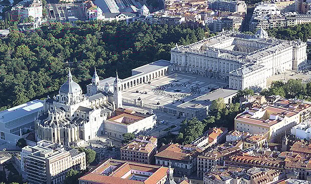 Felipe VI:"Debemos mucho a los sanitarios, han sostenido el pulso a España"