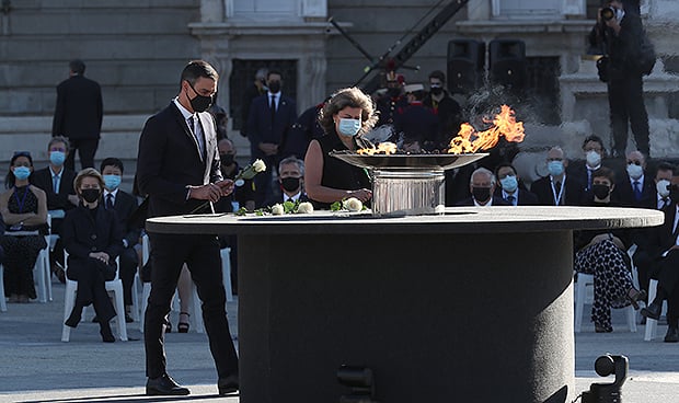 Felipe VI:"Debemos mucho a los sanitarios, han sostenido el pulso a España"