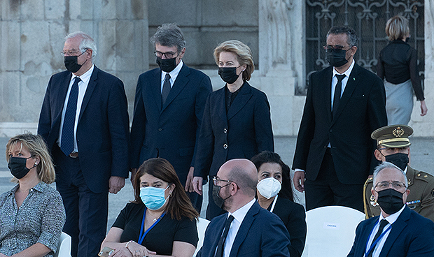 Felipe VI:"Debemos mucho a los sanitarios, han sostenido el pulso a España"