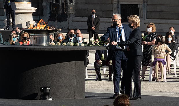 Felipe VI:"Debemos mucho a los sanitarios, han sostenido el pulso a España"