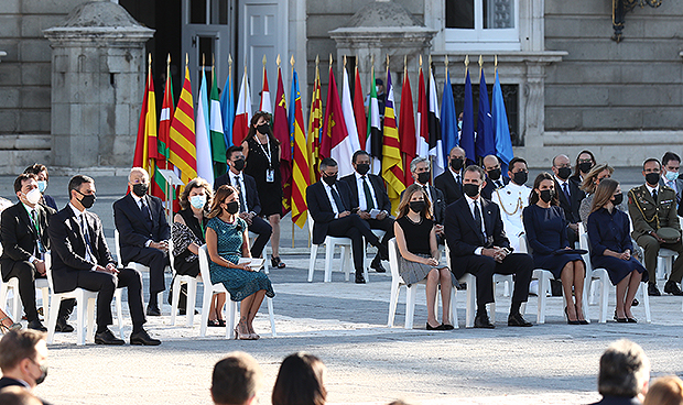 Felipe VI:"Debemos mucho a los sanitarios, han sostenido el pulso a España"